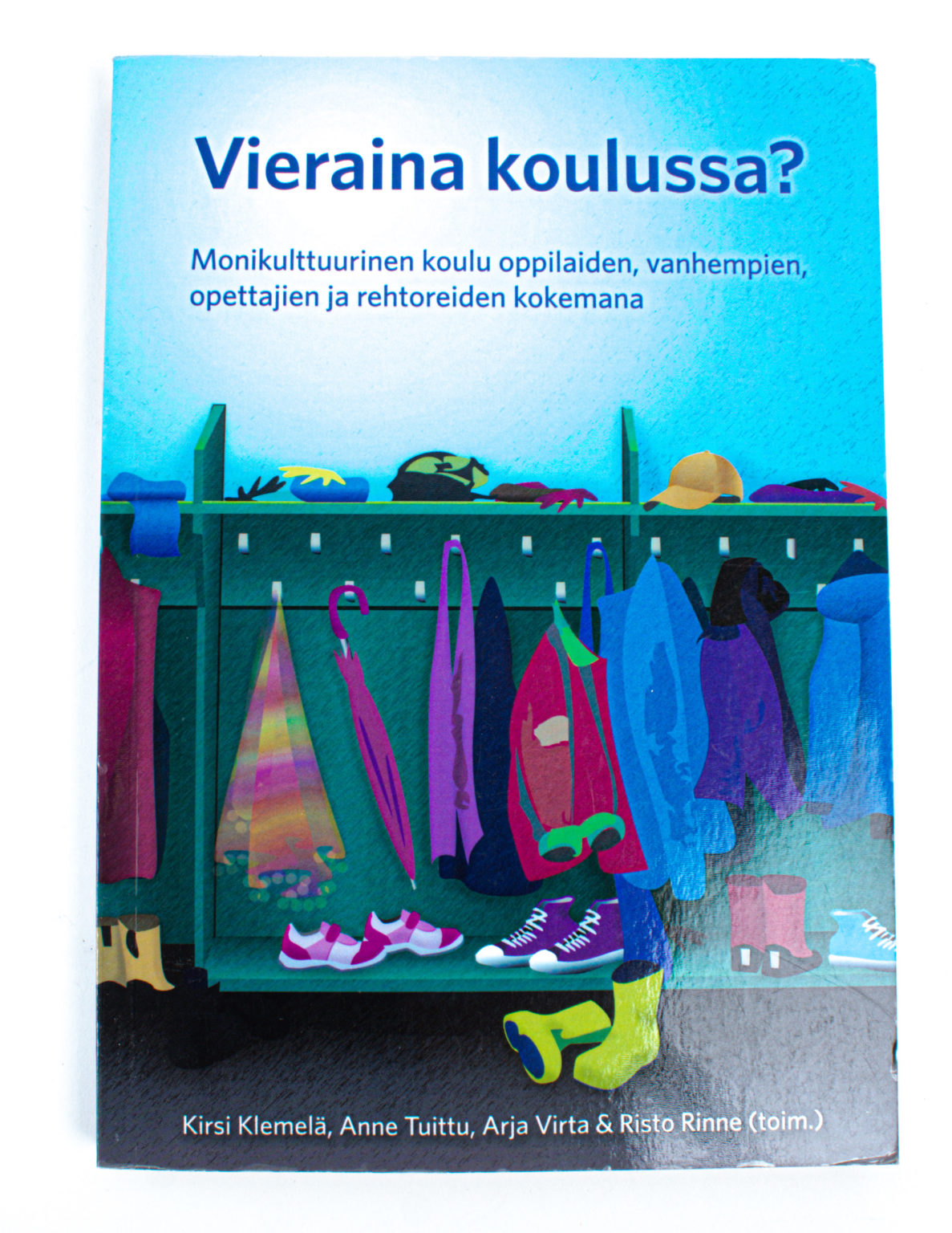 Vieraina koulussa? : monikulttuurinen koulu oppilaiden, vanhempien, opettajien ja rehtoreiden kokemana - Kirsi Klemelä, Anne Tuittu, Arja Virta, Risto Rinne (toim.)