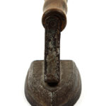 Vintage metallinen silitysrauta