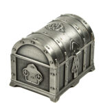 Hopeinen aarrearkku, korurasia ja korukotelo