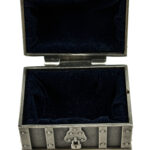 Hopeinen aarrearkku, korurasia ja korukotelo