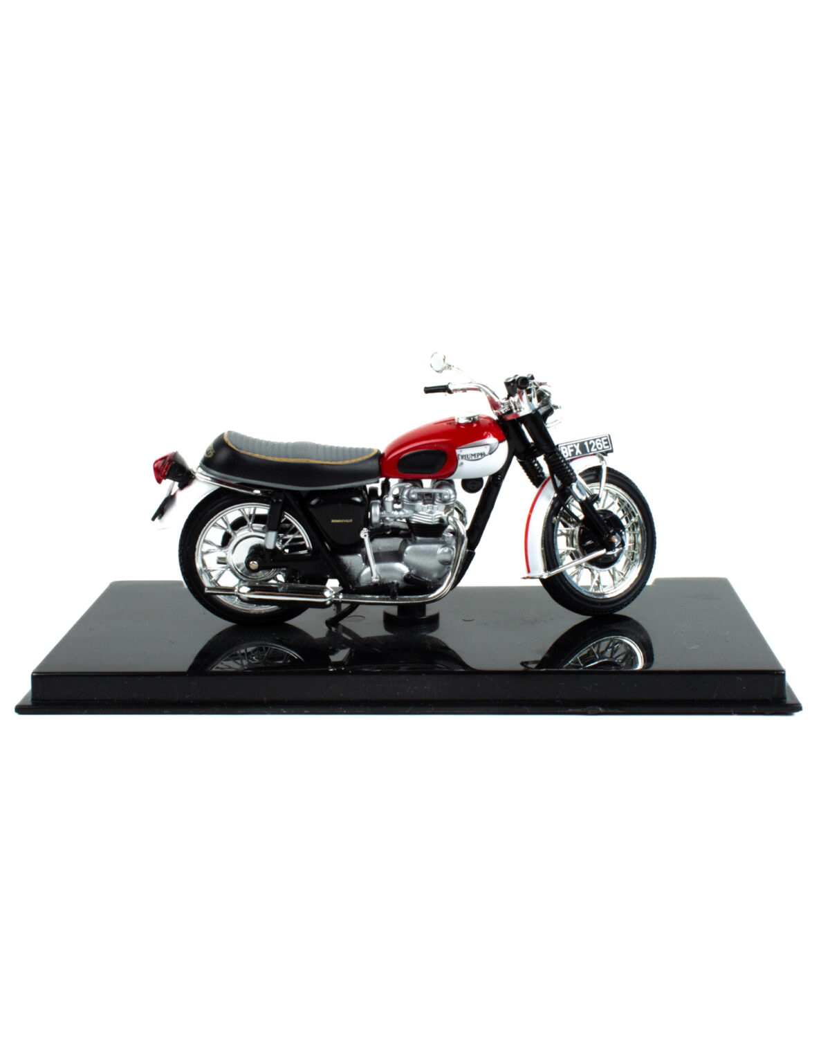 Triumph T120 Bonneville 1967 pienoismalli 1:24 - Image 4