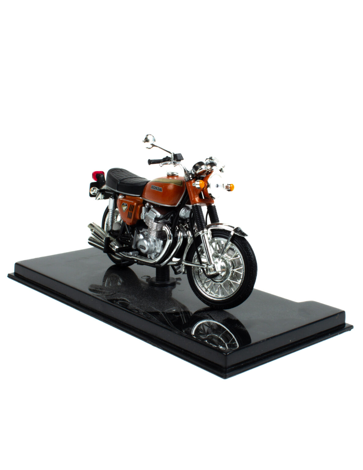 Honda CB750 Four 1969 pienoismalli 1:24 - Image 3