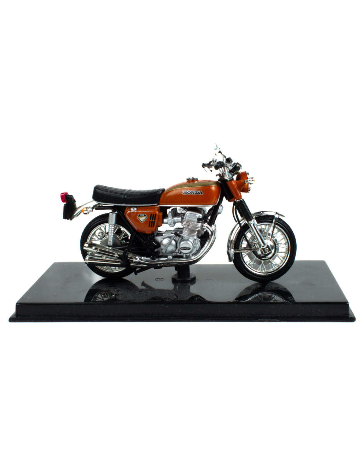 Honda CB750 Four 1969 pienoismalli 1:24 - Image 4