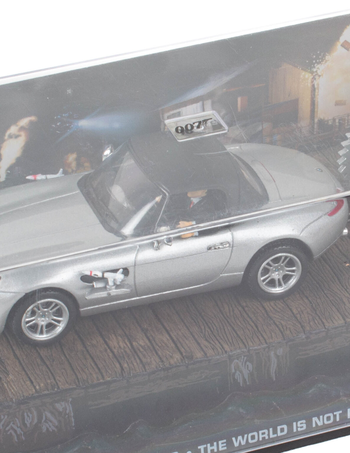 James Bondin autokokoelma nro.4. "Kun maailma ei riitä" keräilyauto BMW Z8 1:43 sekä lehti - Image 5