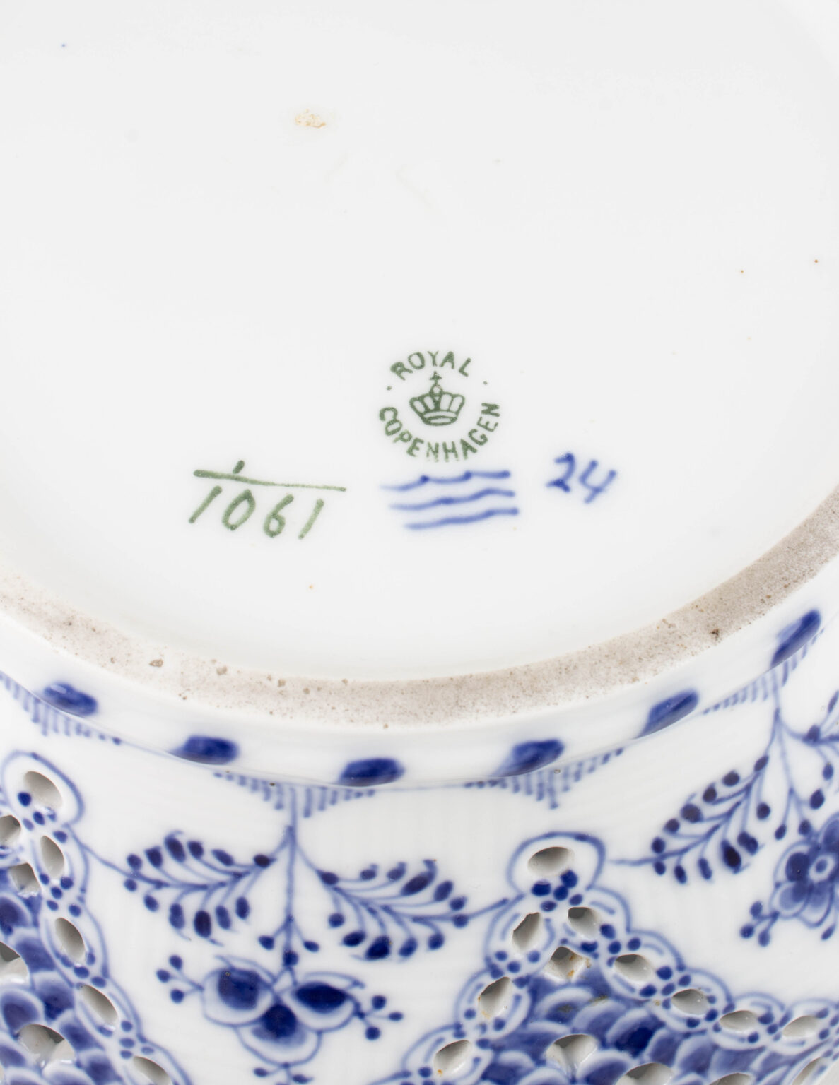 Royal Copenhagen 'Blue Fluted Full Lace' hedelmäkulho - Image 5