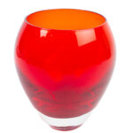 Punainen lasimaljakko, 15 cm.