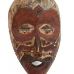 Puinen afrikkalainen naamio, 36 cm.