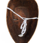 Puinen afrikkalainen naamio, 36 cm.